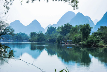 11款日产阳光空调滤芯在什么位置
