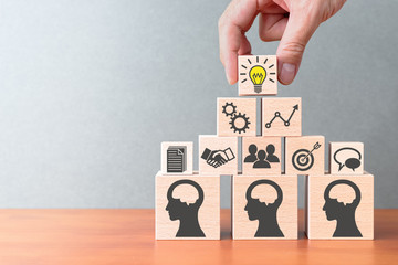 11款日产阳光空调滤芯在什么位置