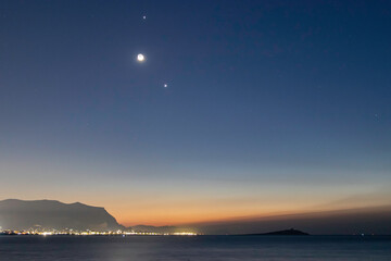 11款日产阳光空调滤芯在什么位置