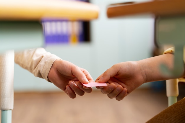 11款日产阳光空调滤芯在什么位置