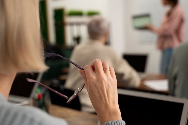 11款日产阳光空调滤芯在什么位置